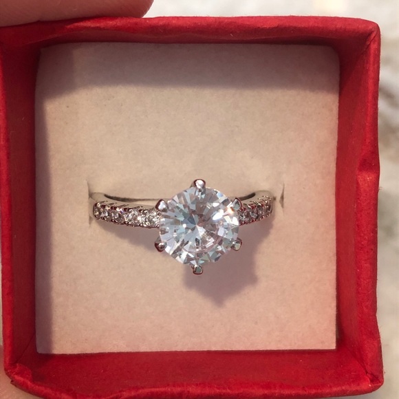 Engagement ring - Picture 2 of 5